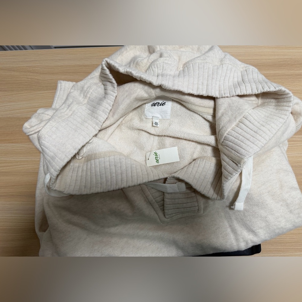 Aerie Womens XS Pullover Hoodie Sweatshirt Casual Lounge V-Neck Cream NWT - Picture 10 of 10
